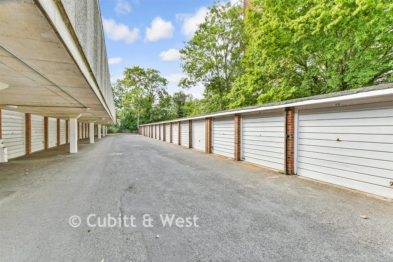 Basinghall Gardens, South Sutton, SM2, photo 15