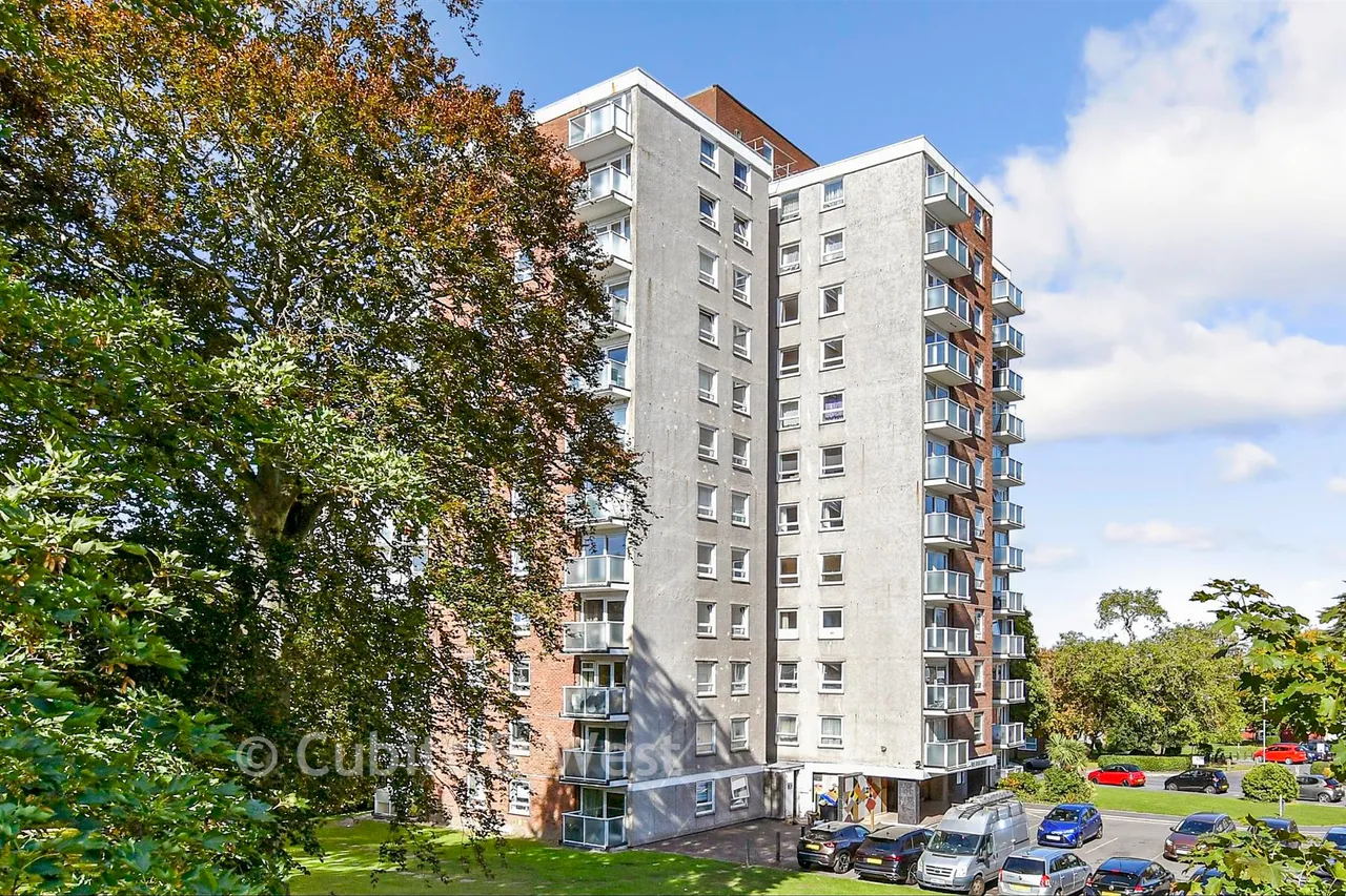 2 bed flat for sale, Basinghall Gardens, South Sutton, SM2