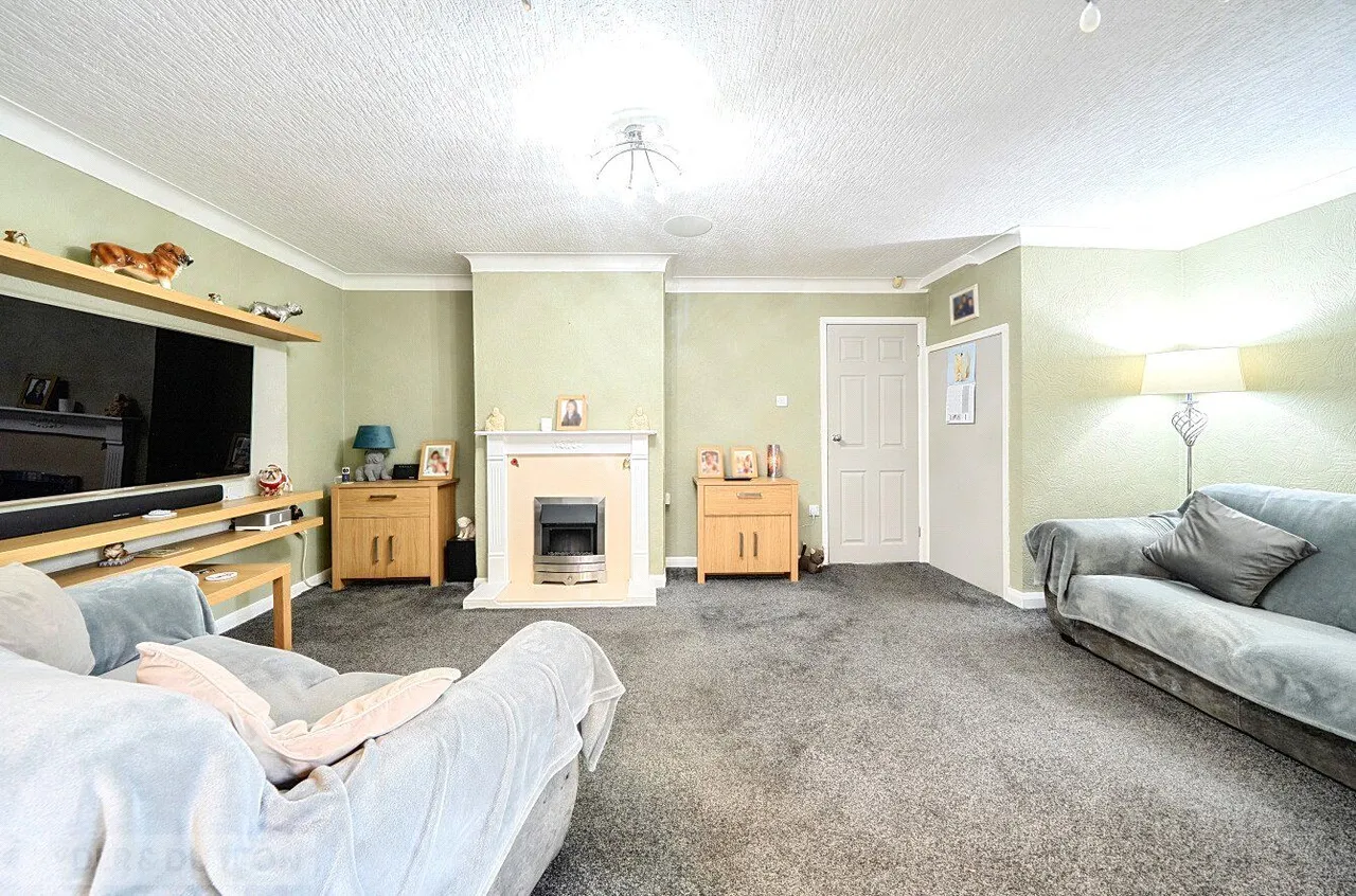 Romsey Avenue, Middleton, M24, photo 4