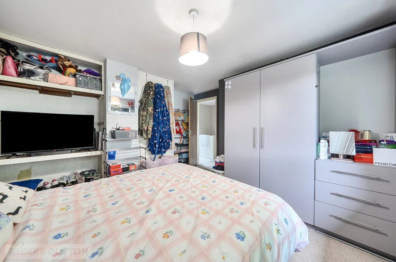 Romsey Avenue, Middleton, M24, photo 15