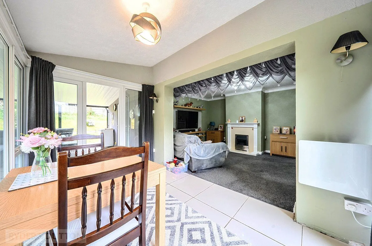 Romsey Avenue, Middleton, M24, photo 8
