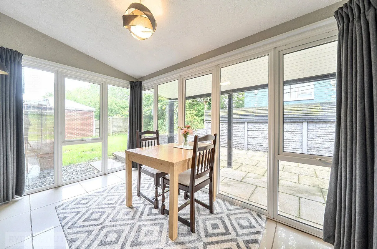 Romsey Avenue, Middleton, M24, photo 9