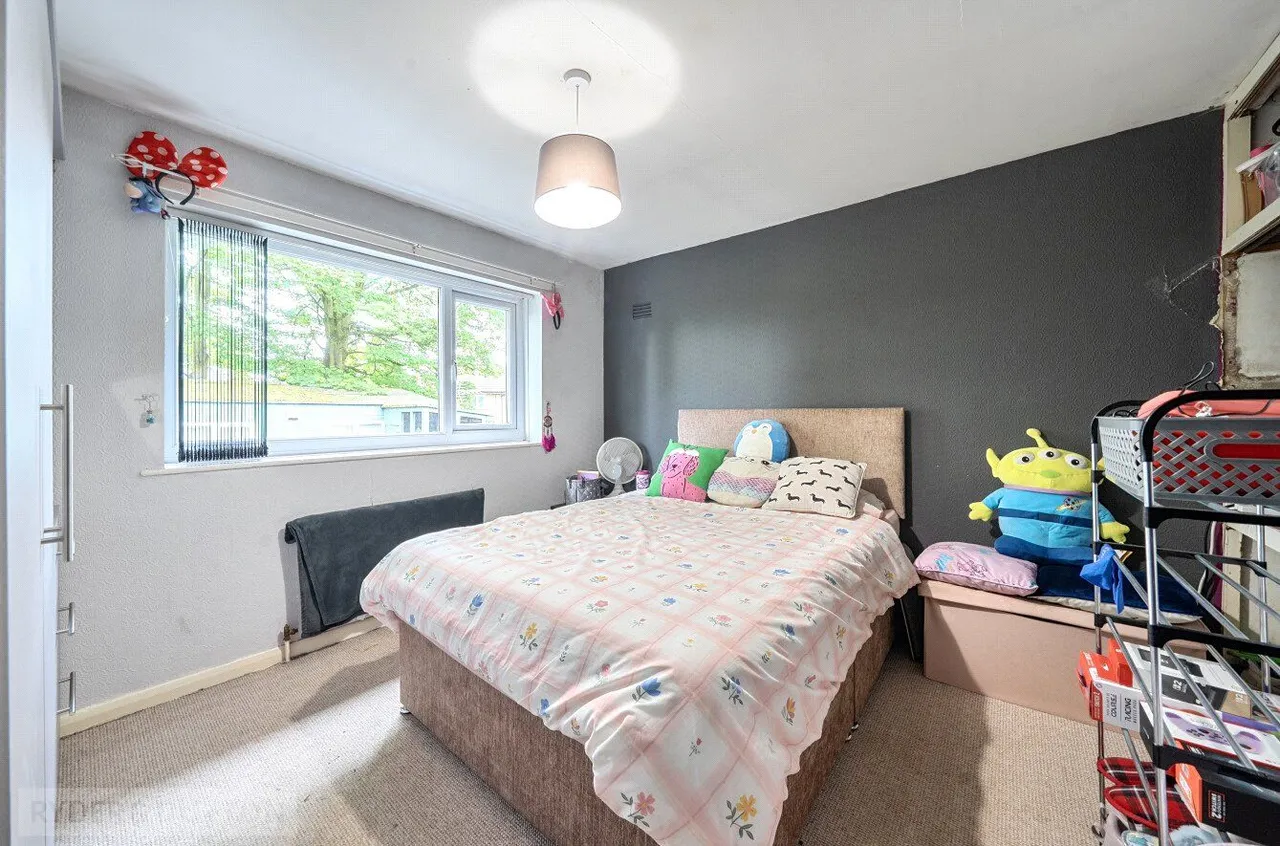 Romsey Avenue, Middleton, M24, photo 13