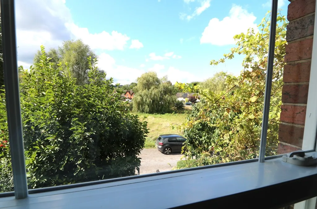 Willow Green, North Holmwood, RH5, photo 9