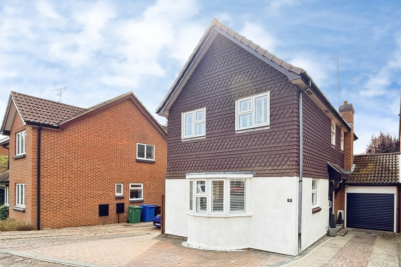 Long Beech Drive, Farnborough, Hampshire, GU14 0PR, photo 17