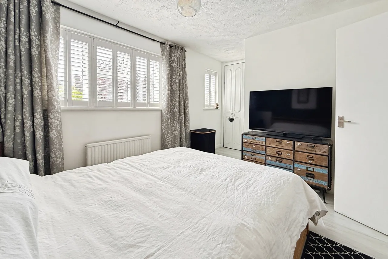 Long Beech Drive, Farnborough, Hampshire, GU14 0PR, photo 16