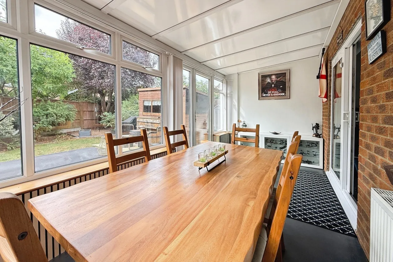 Long Beech Drive, Farnborough, Hampshire, GU14 0PR, photo 5