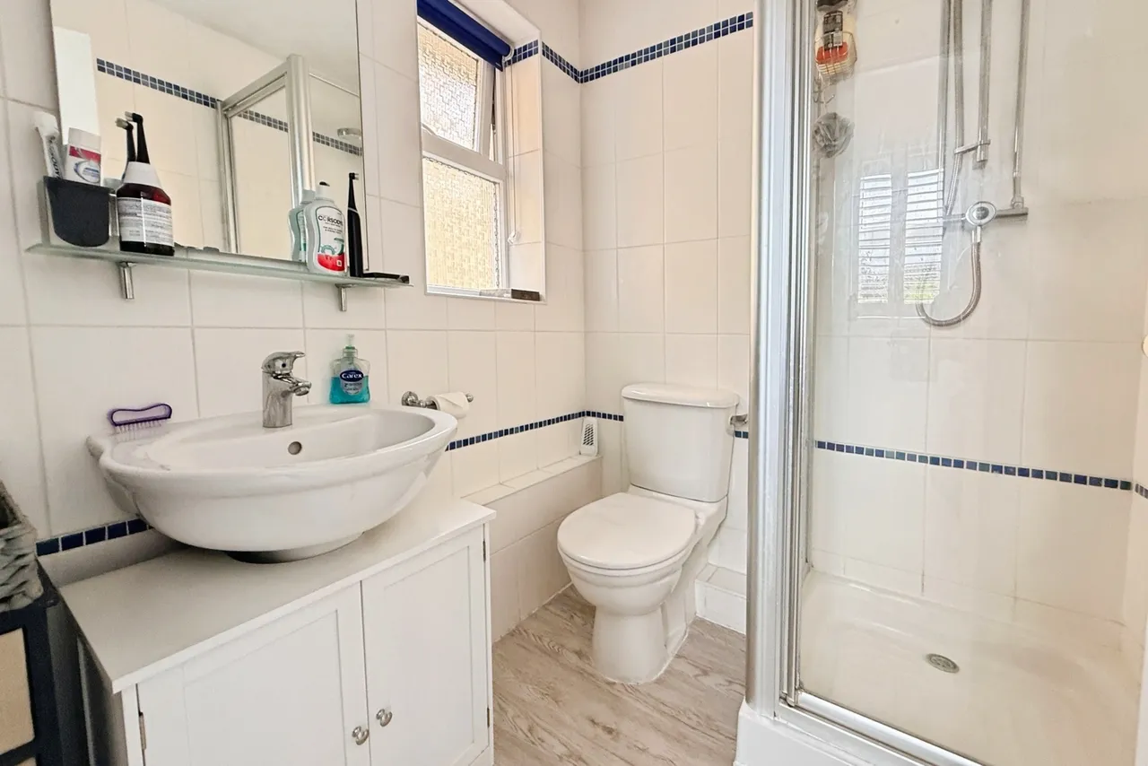Long Beech Drive, Farnborough, Hampshire, GU14 0PR, photo 7