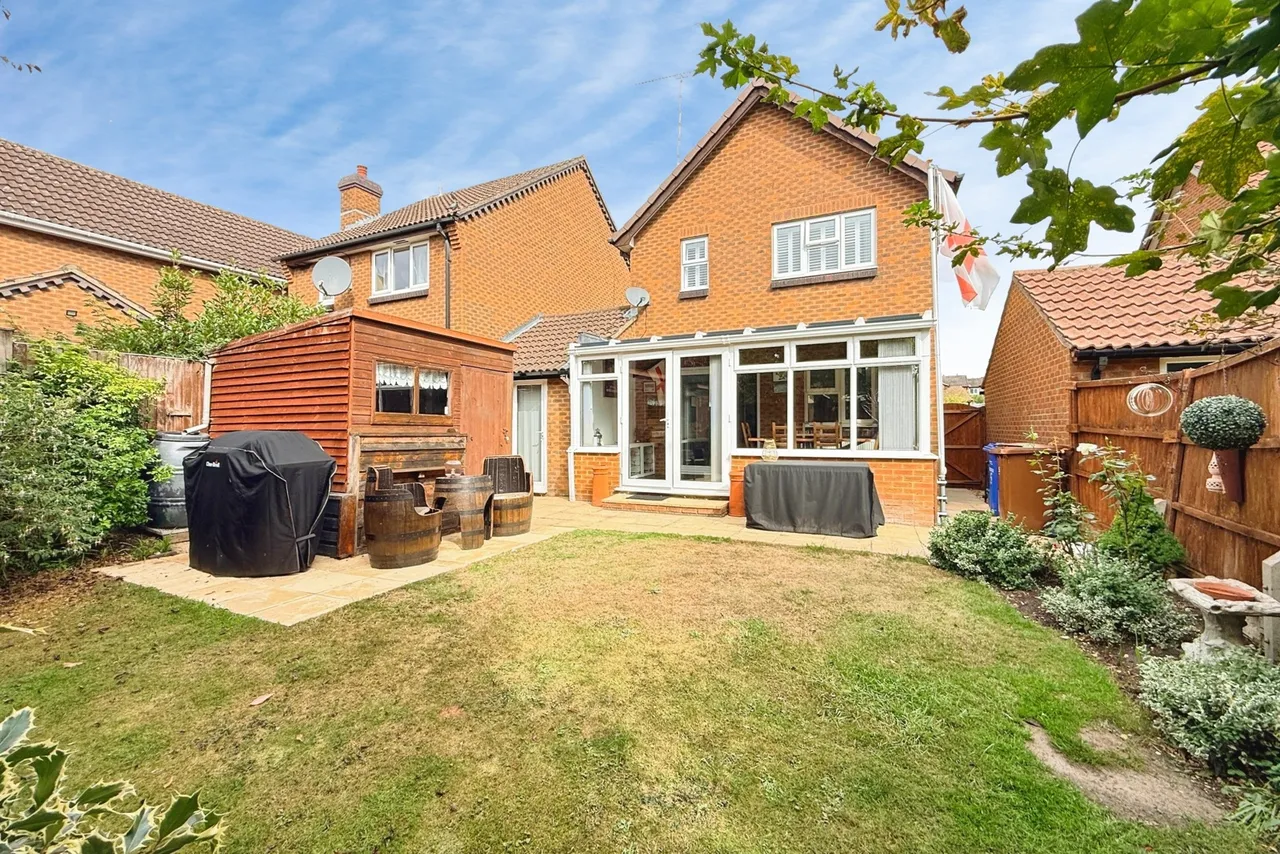 Long Beech Drive, Farnborough, Hampshire, GU14 0PR, photo 12