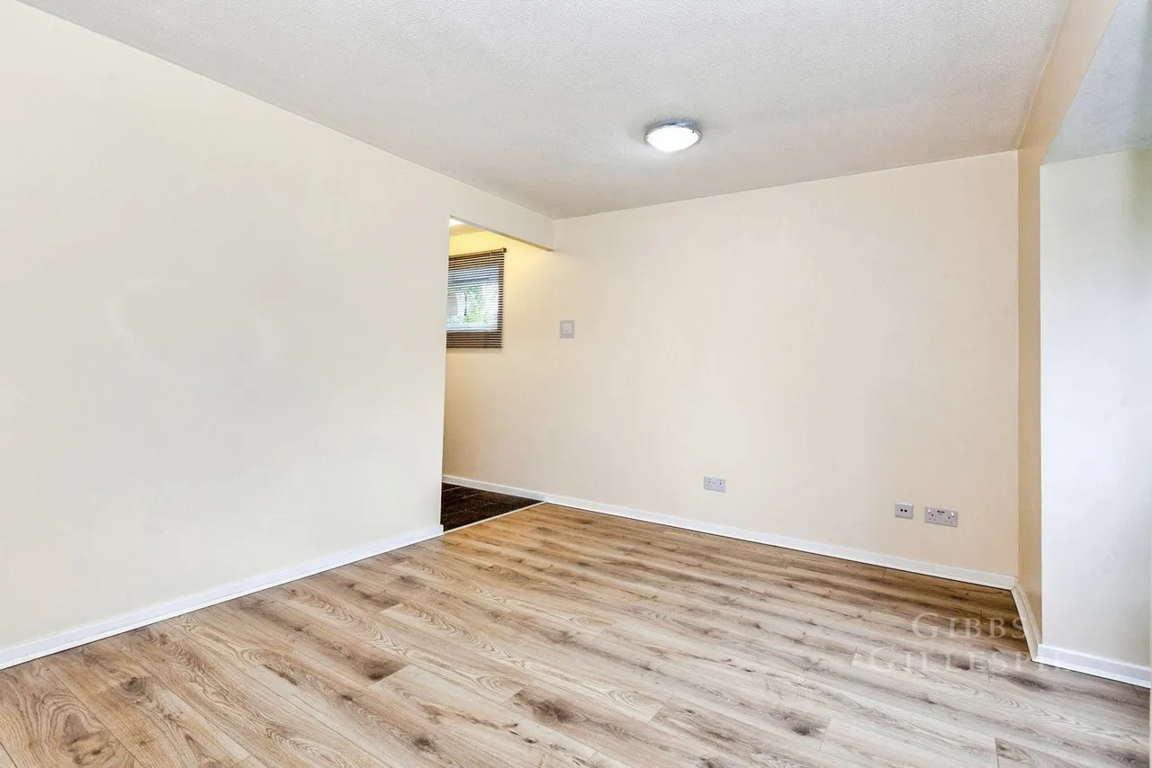 Clarkes Drive, Uxbridge Fees Apply, UB8, photo 5