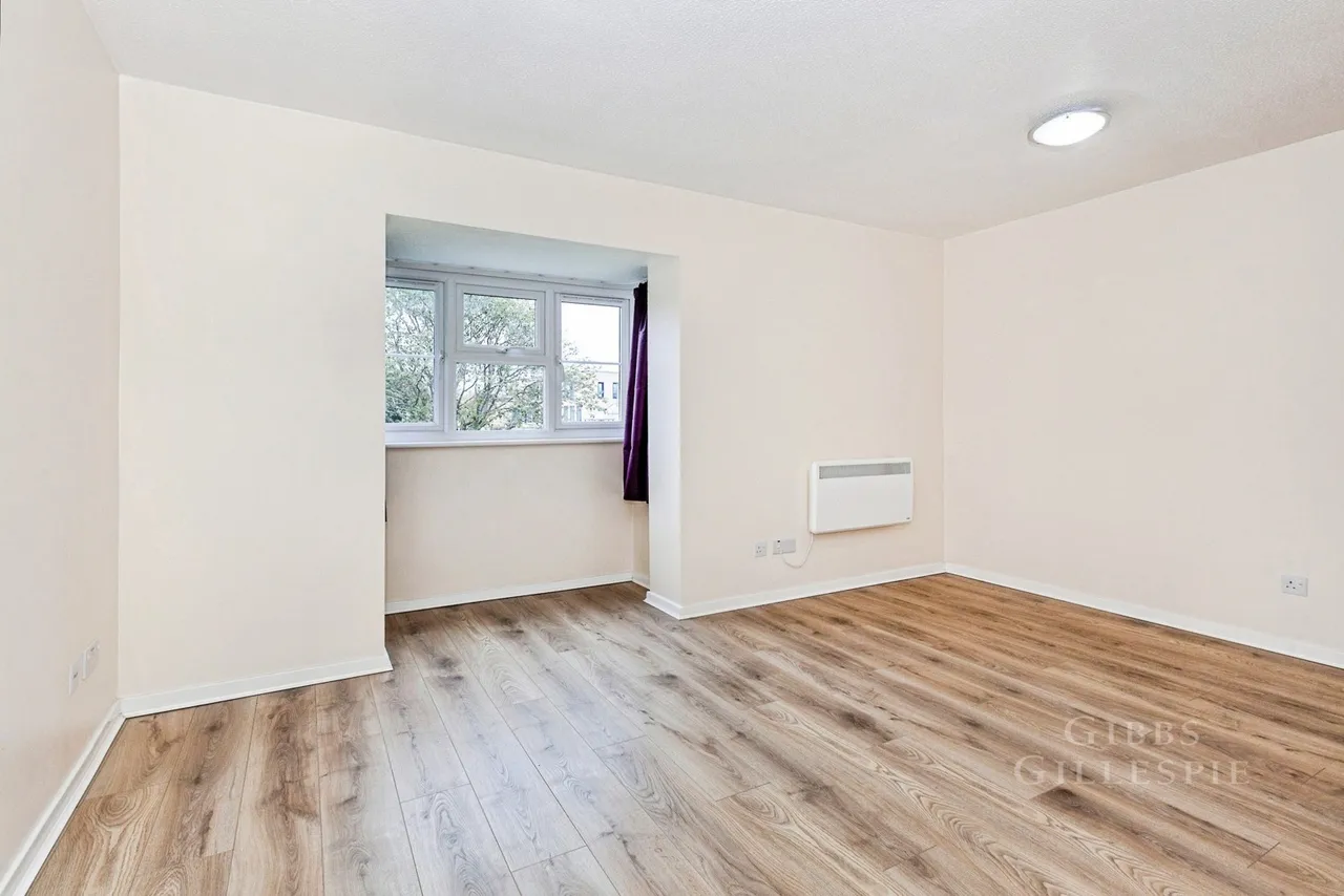 Clarkes Drive, Uxbridge Fees Apply, UB8, photo 4
