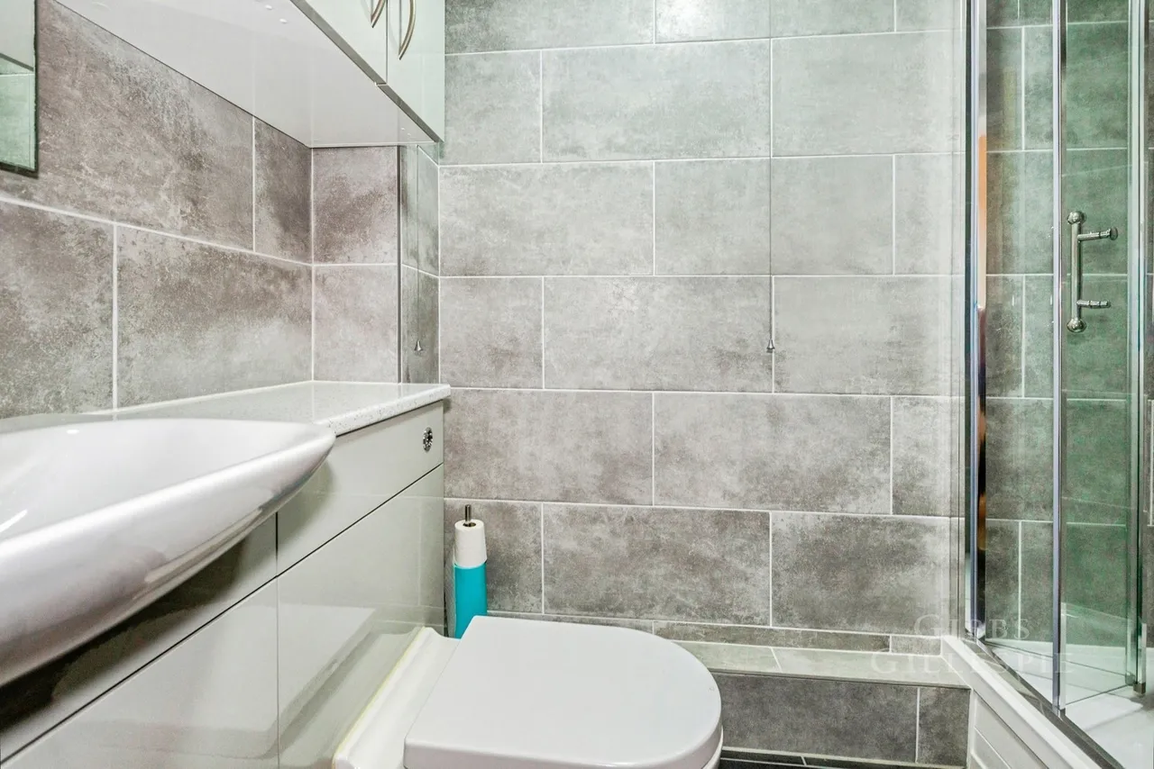 Clarkes Drive, Uxbridge Fees Apply, UB8, photo 3