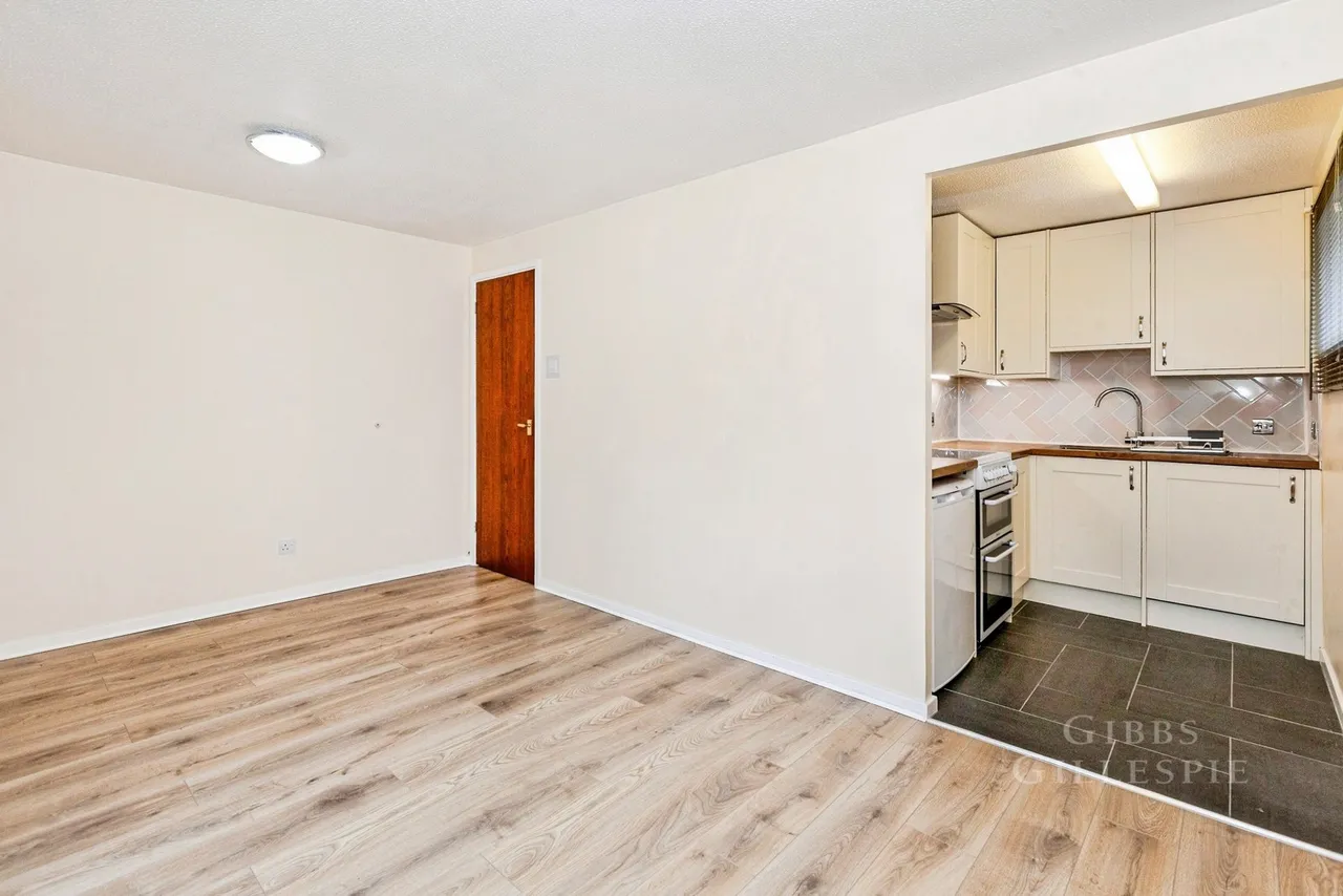 flat to rent, Clarkes Drive, Uxbridge Fees Apply, UB8
