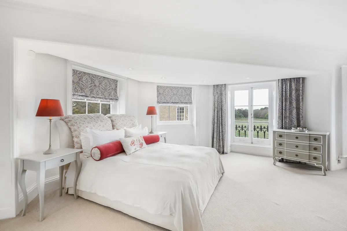 Hampton Court Road, KT8, photo 5