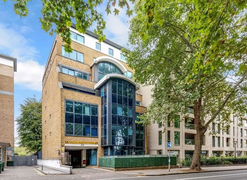 2 bed flat for sale, Chiswick High Road, Chiswick, W4