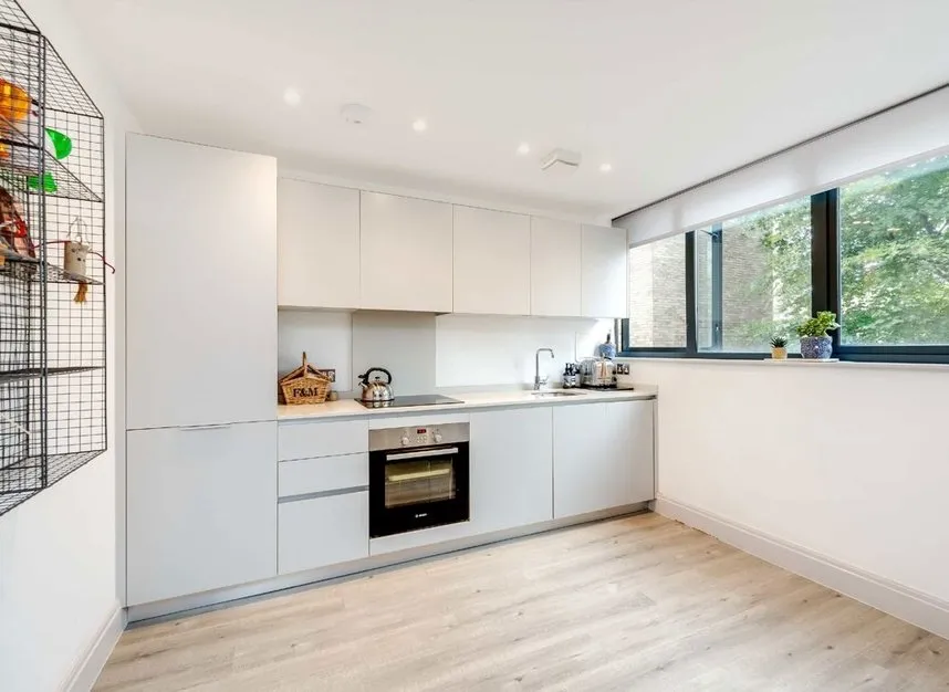Chiswick High Road, Chiswick, W4, photo 3