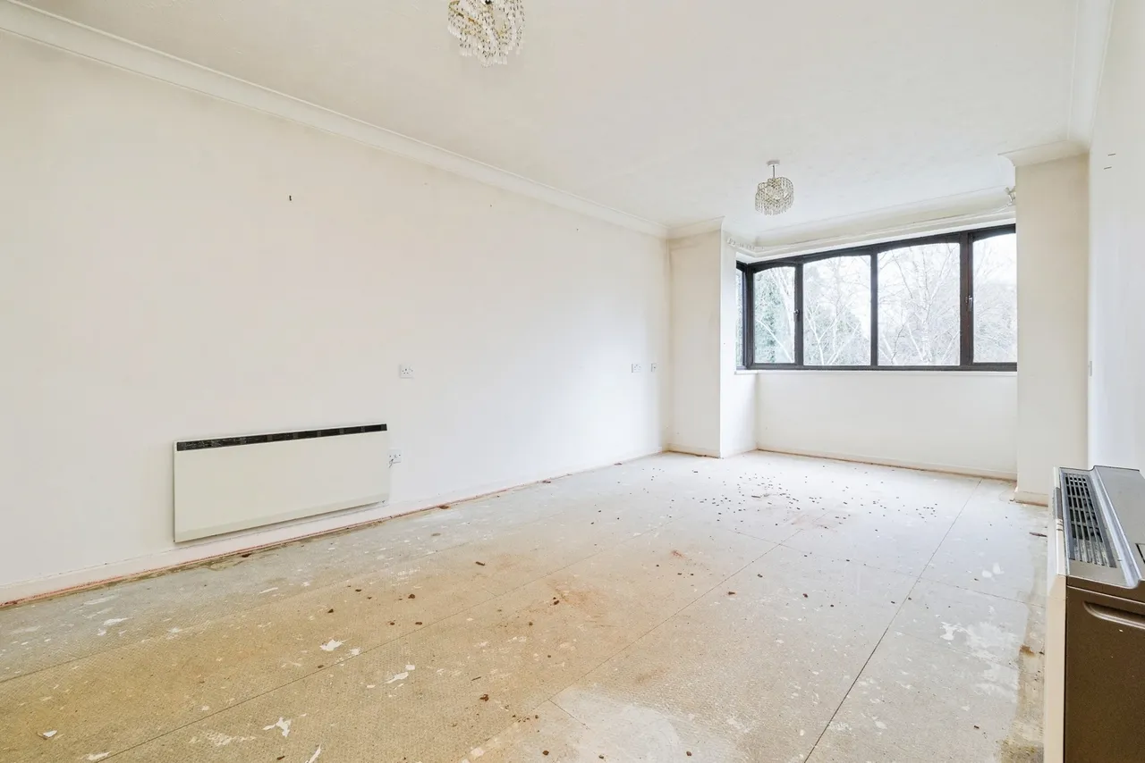 High Road, LONDON, London, E18, photo 2