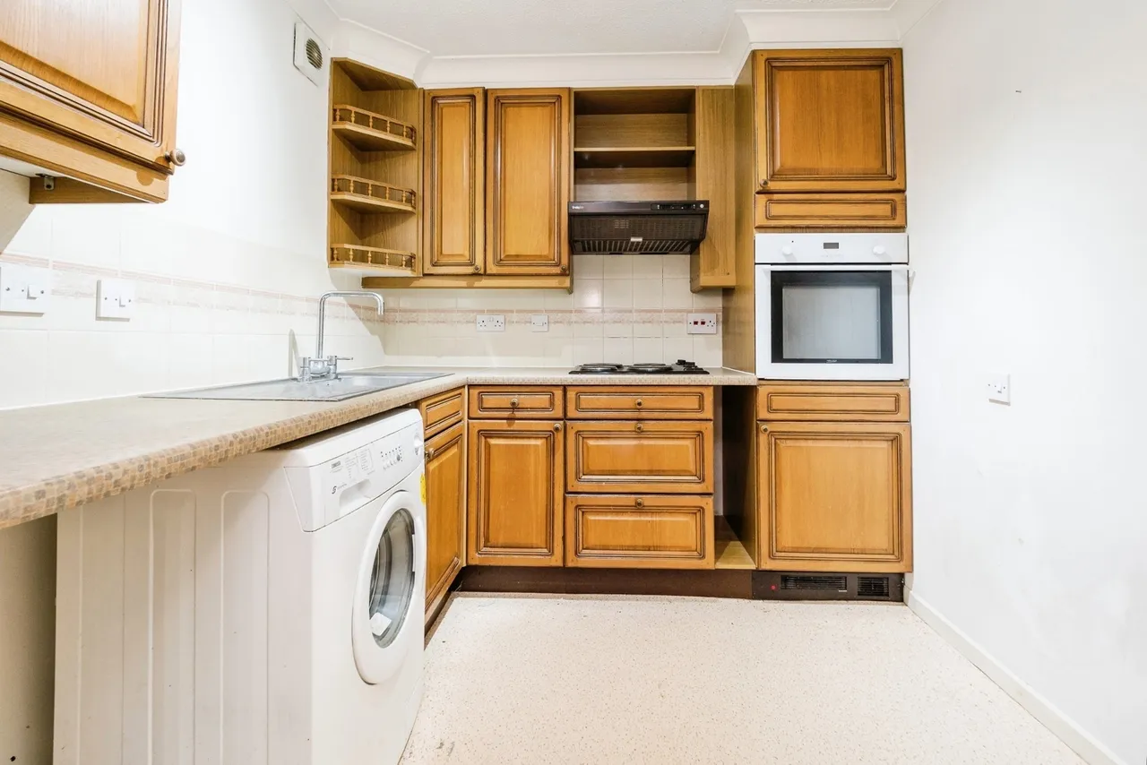 High Road, LONDON, London, E18, photo 5