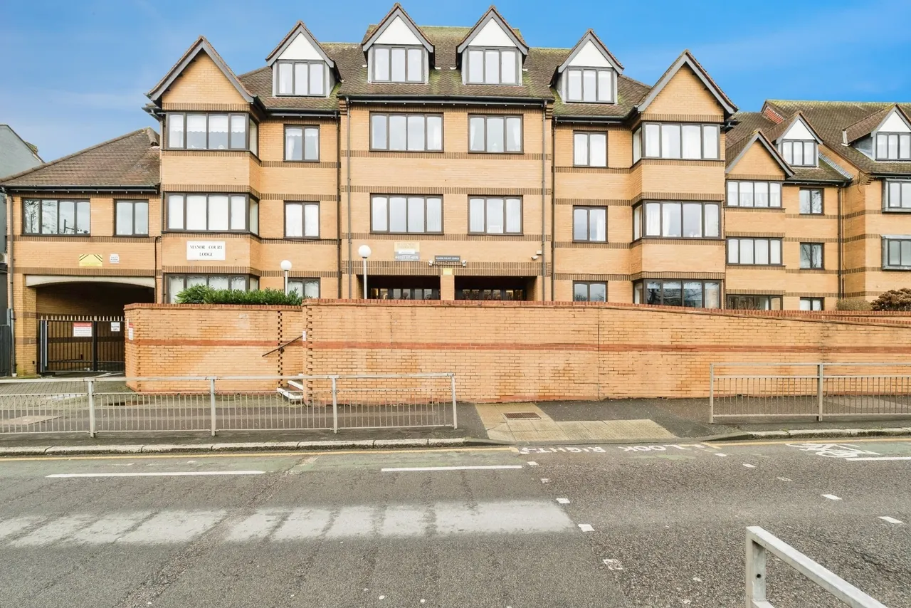 High Road, LONDON, London, E18, photo 14
