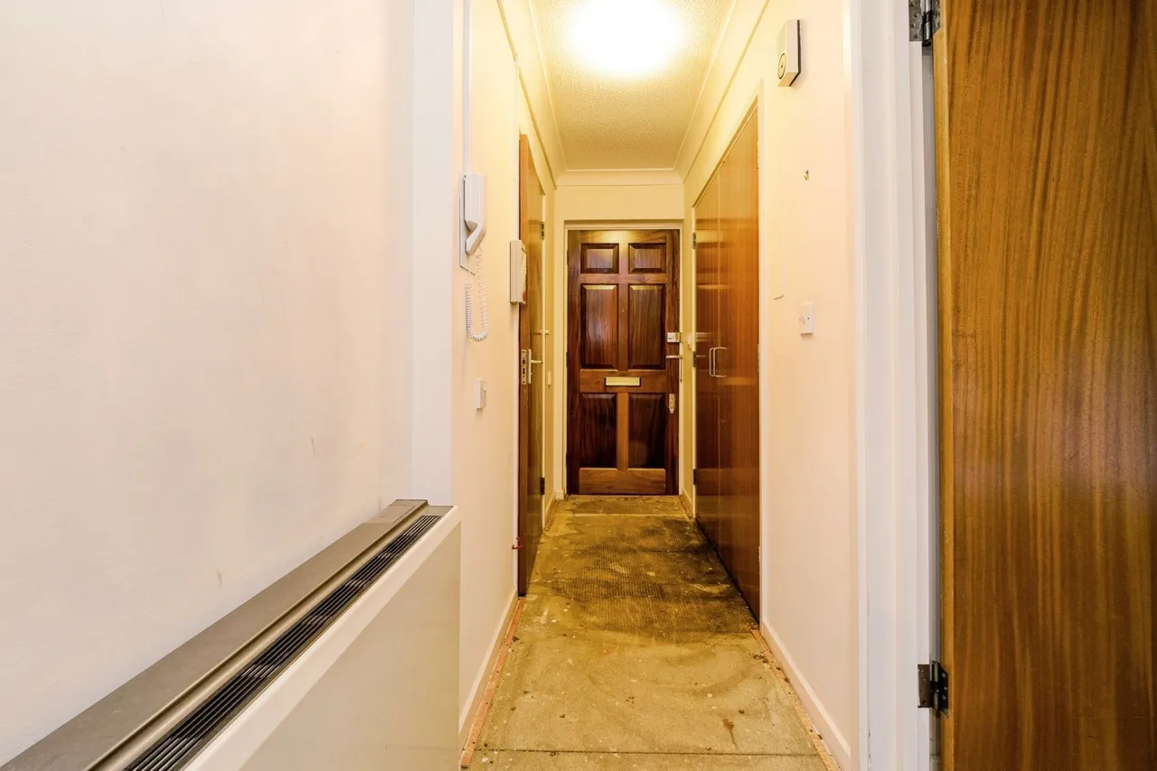 High Road, LONDON, London, E18, photo 12