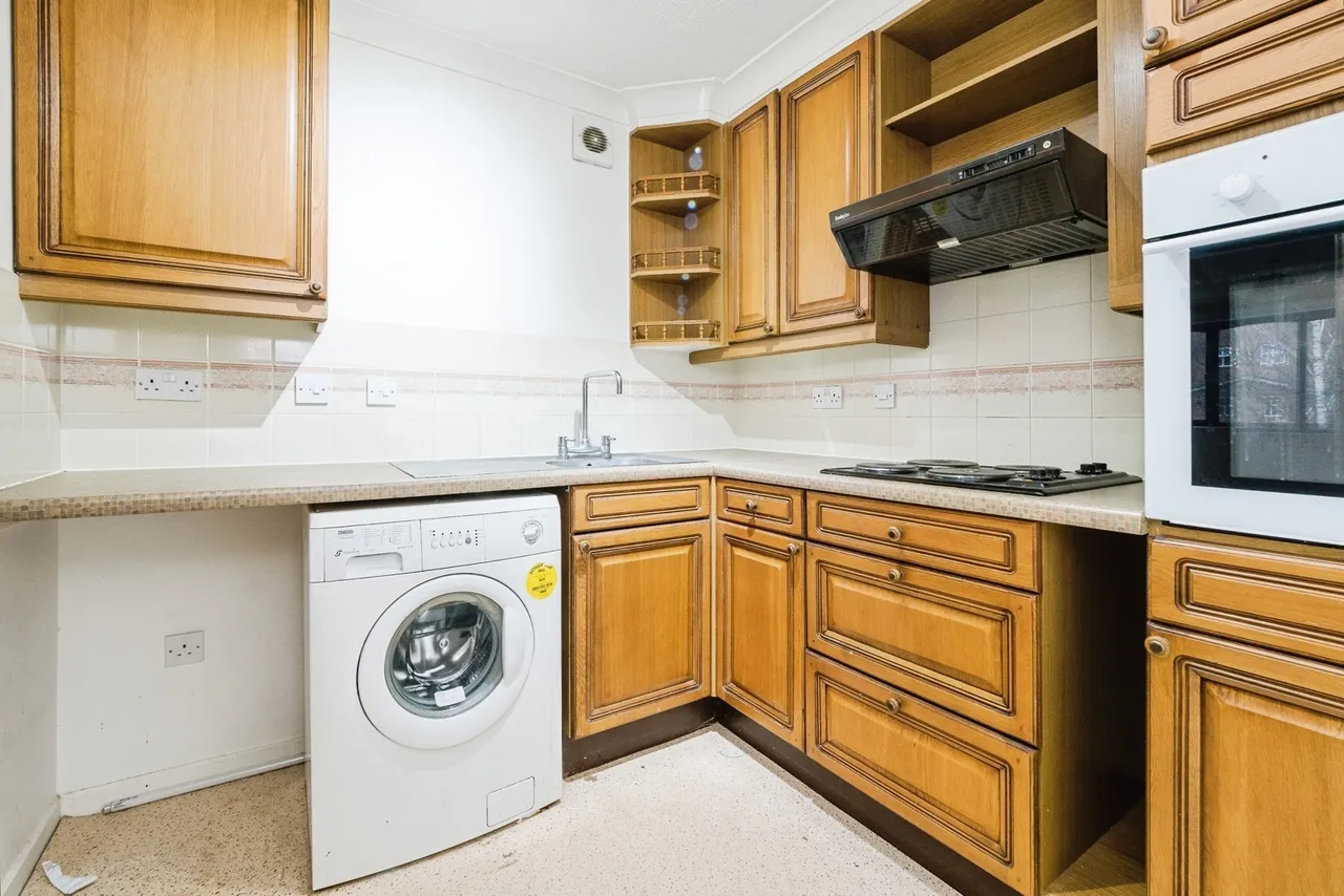 High Road, LONDON, London, E18, photo 6