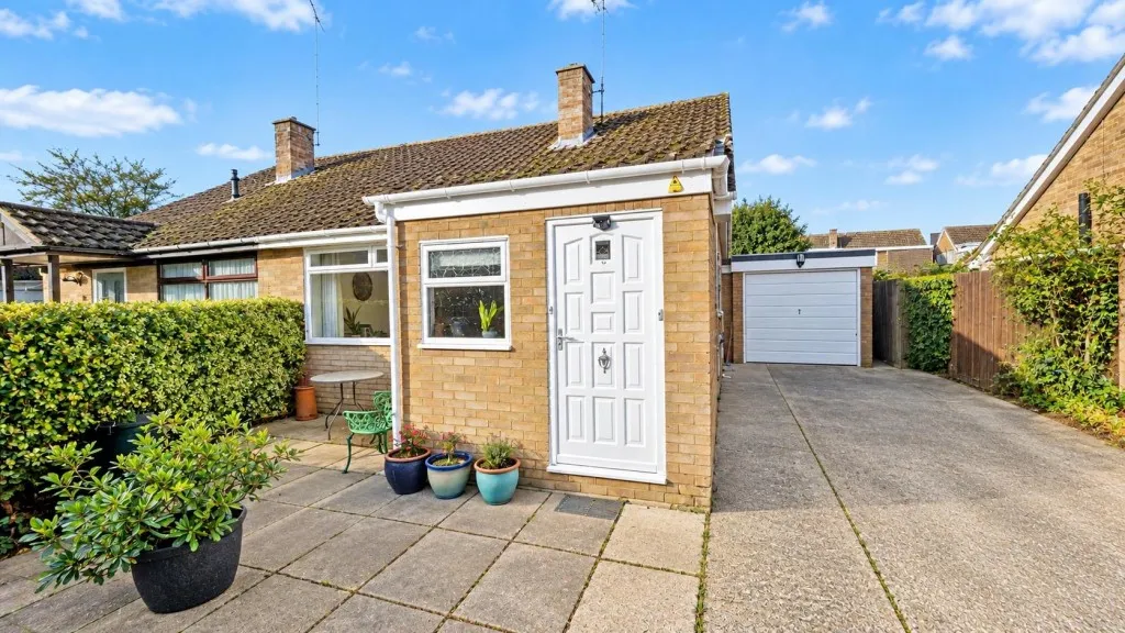 2 bed house for sale, Priory Crescent, Roade