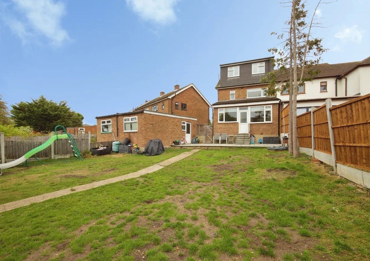 Arlington Gardens, Romford, RM3, photo 2