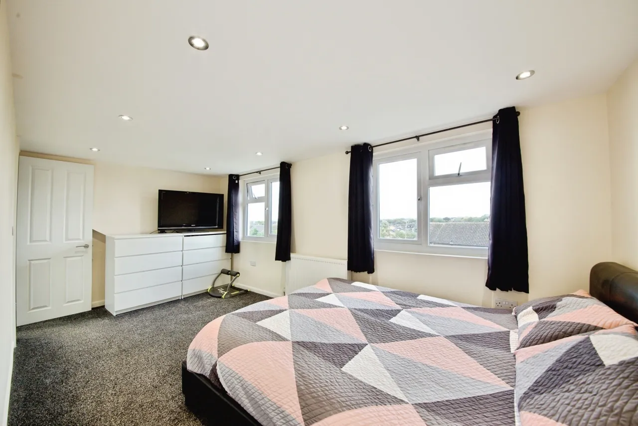Arlington Gardens, Romford, RM3, photo 10
