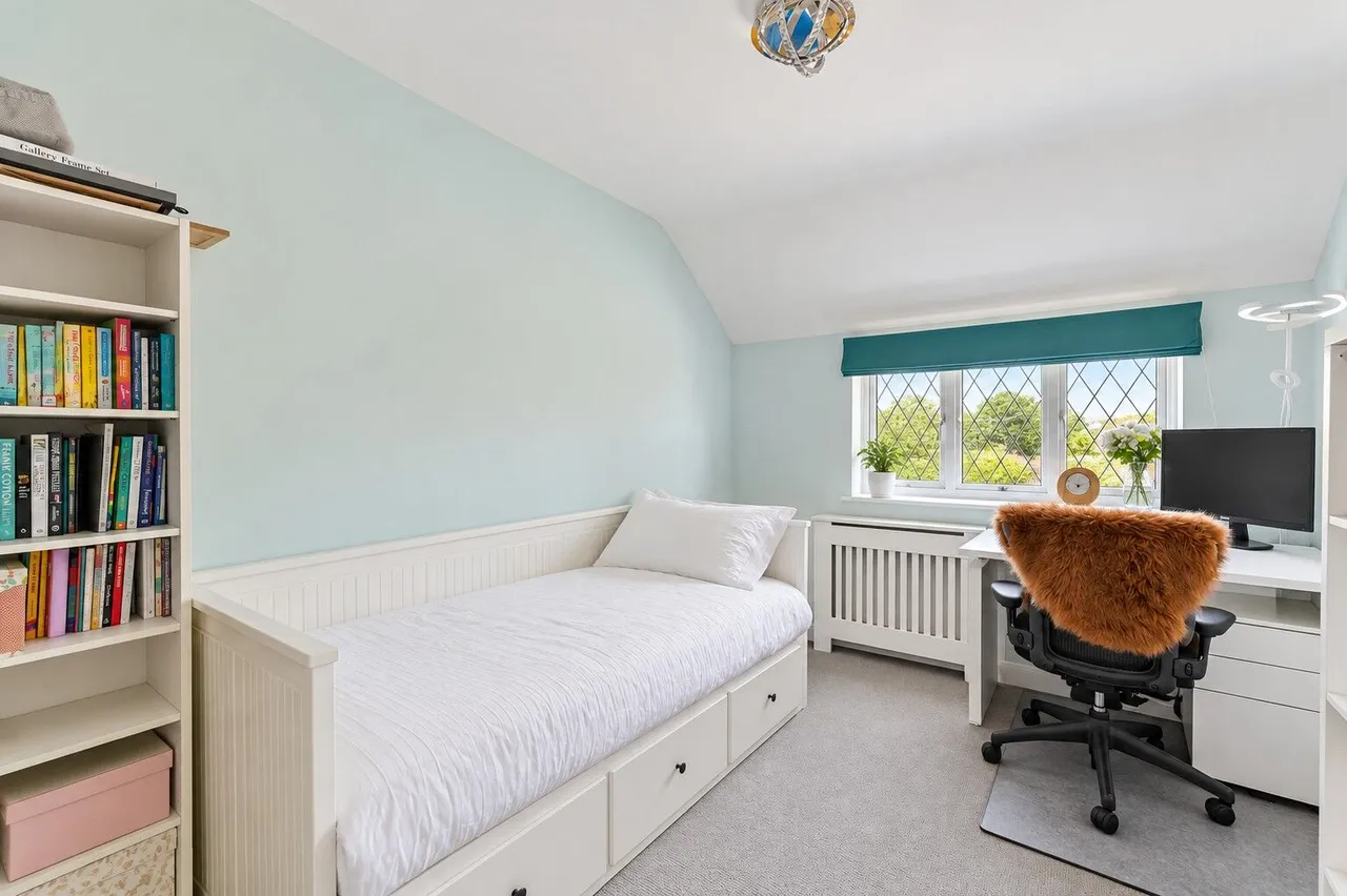 Pirbright, GU24, photo 16