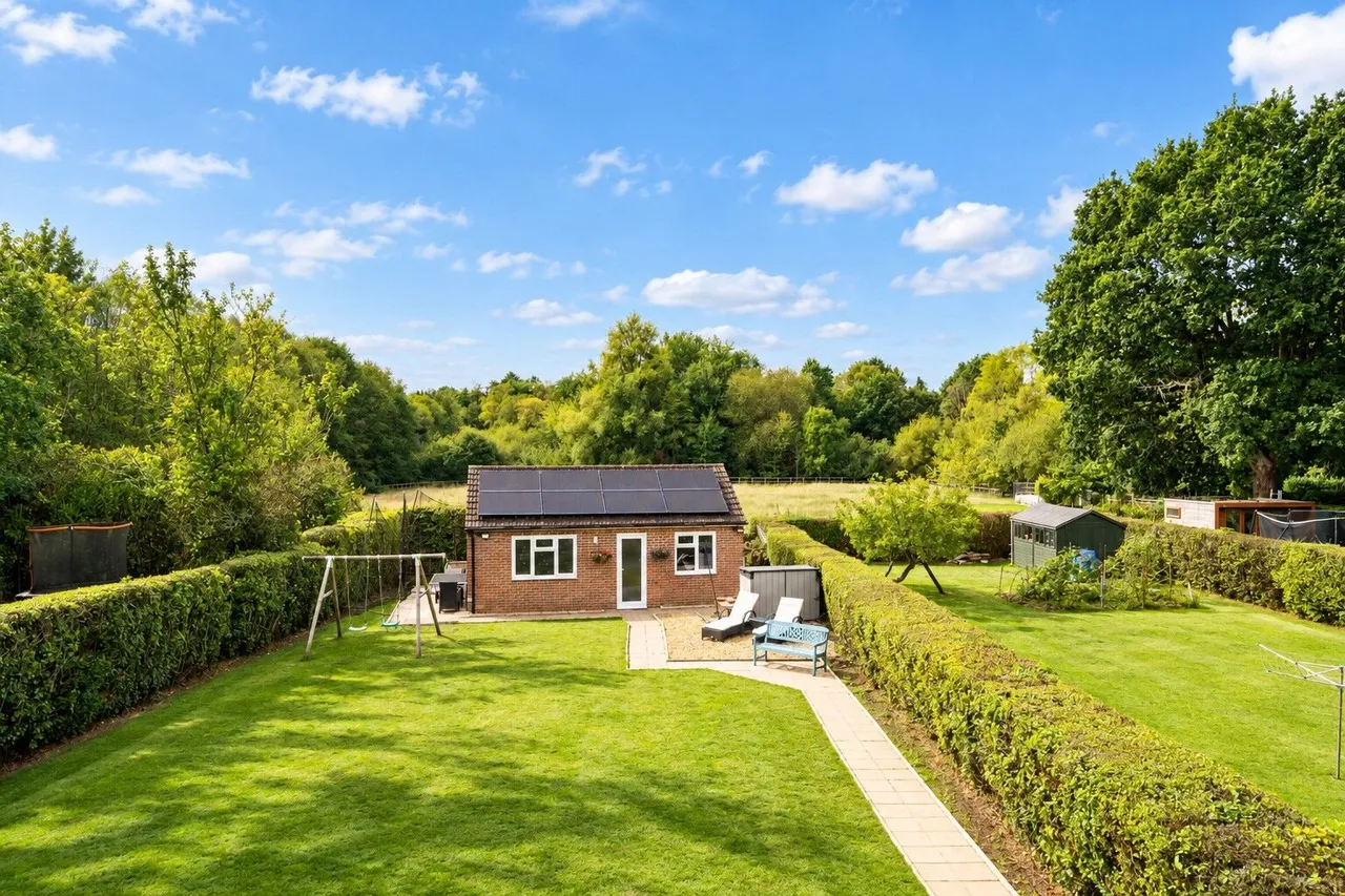 Pirbright, GU24, photo 18