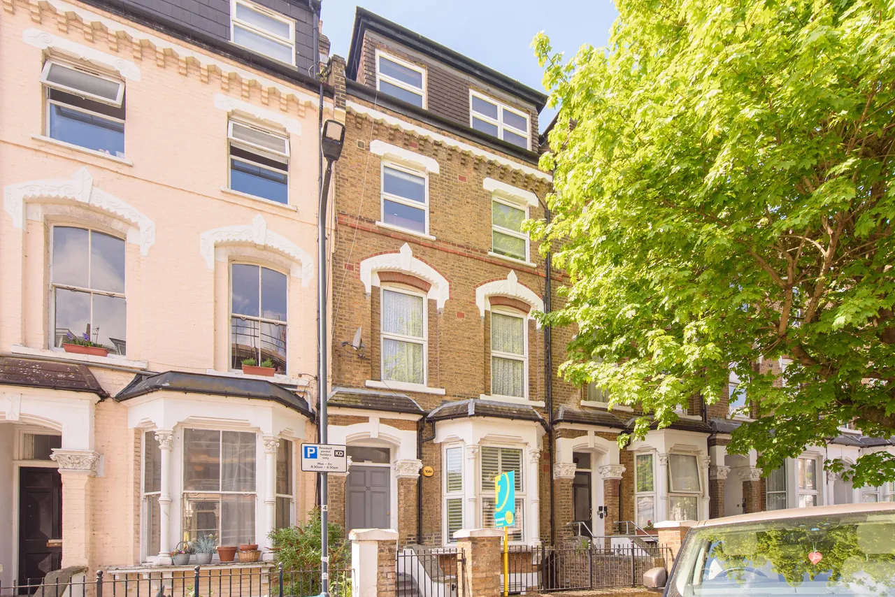 3 bed flat to rent — 38 St Julians Road, London