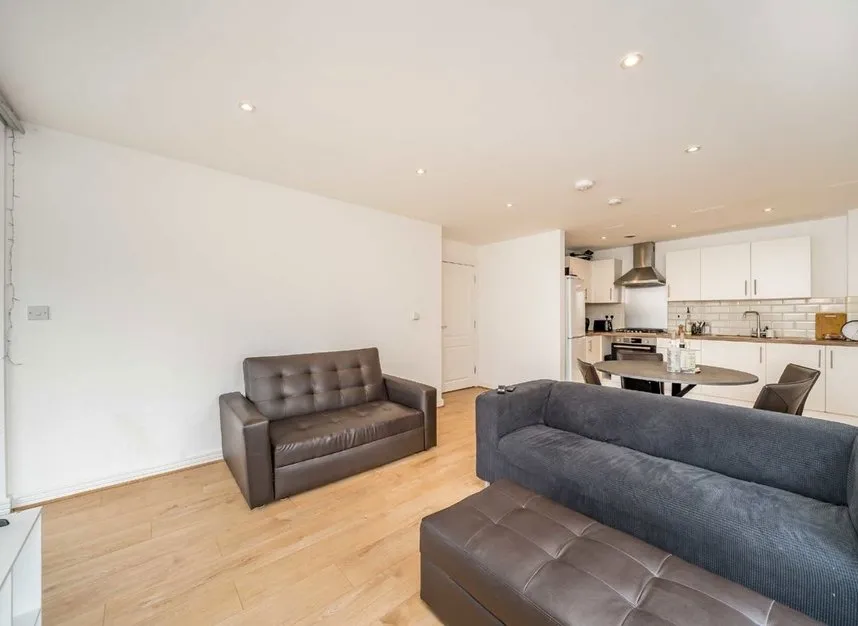 Annabel Close, Canary Wharf, E14, photo 3