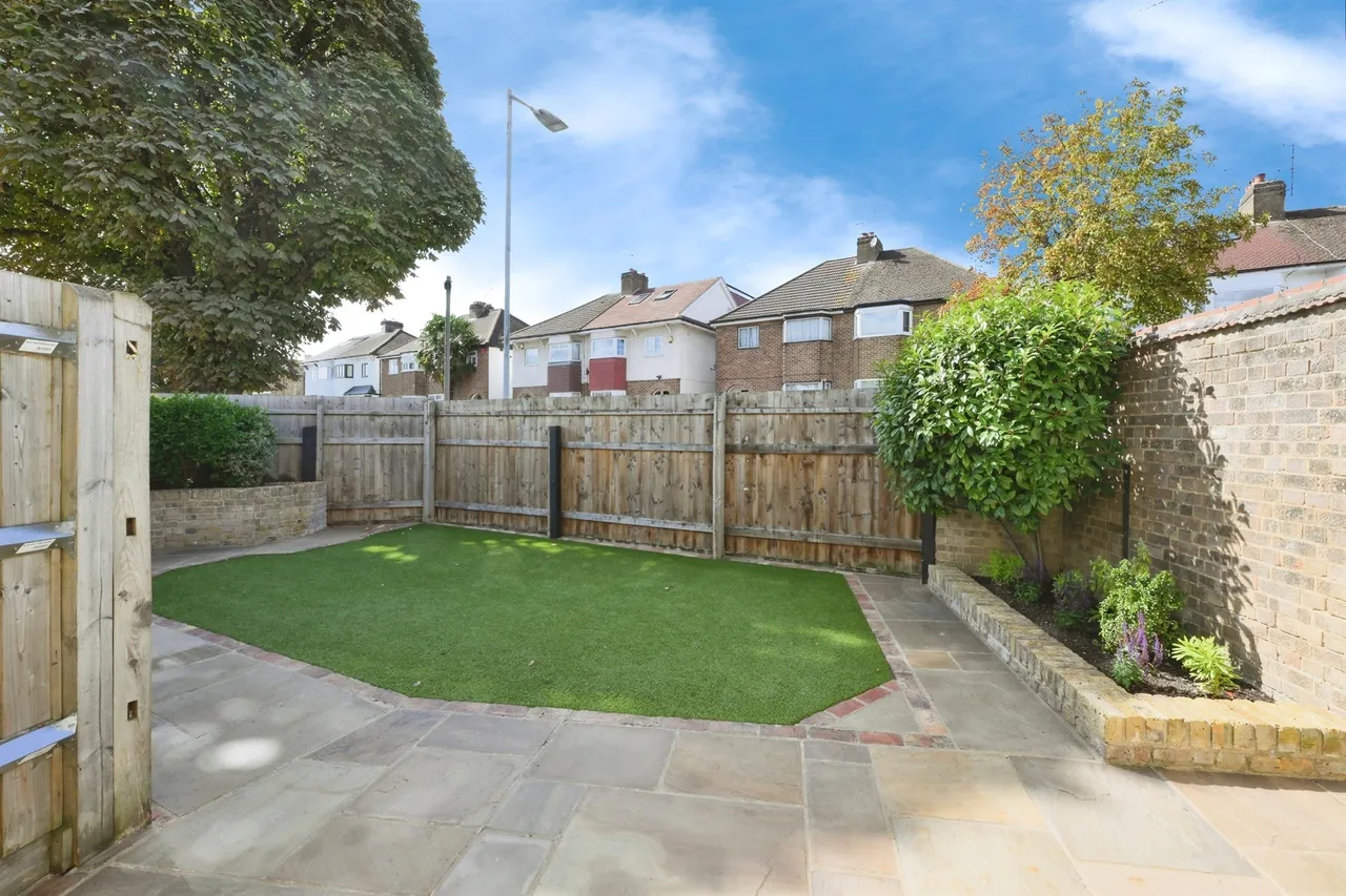 Turners Hill, Cheshunt, EN8, photo 2