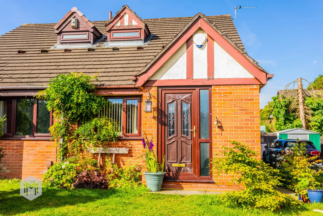 2 bed house for sale — Stonemead Close, Bolton, BL3 2UA