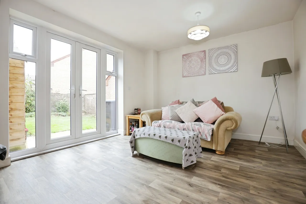 Spitfire Road, Southam, photo 2