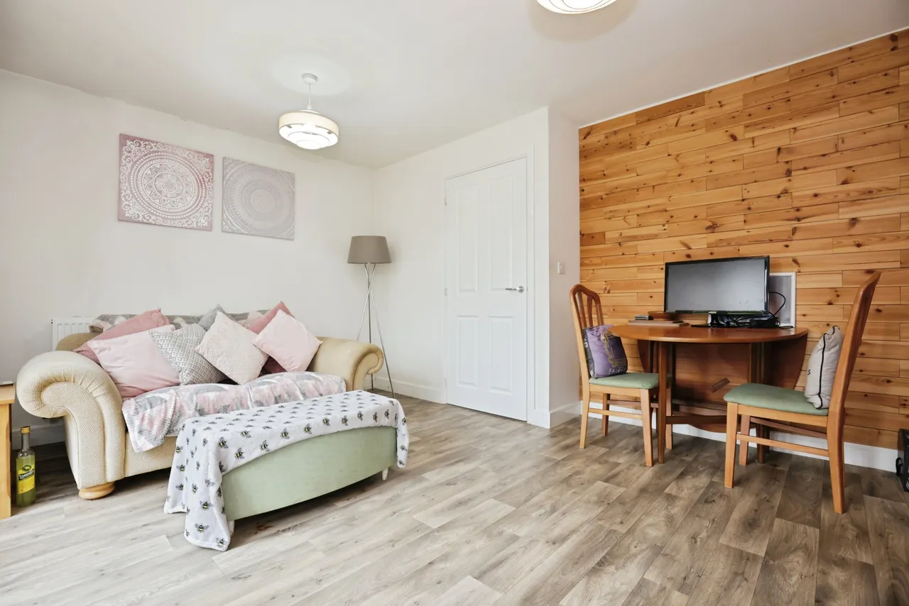 Spitfire Road, Southam, photo 8