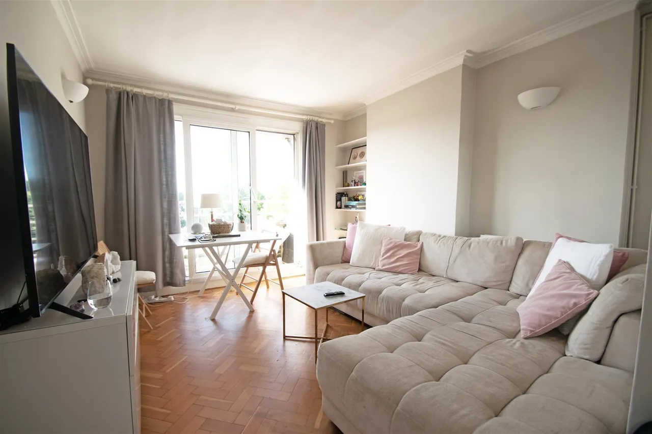 2 bed flat to rent, Richmond Road, East Twickenham, TW1