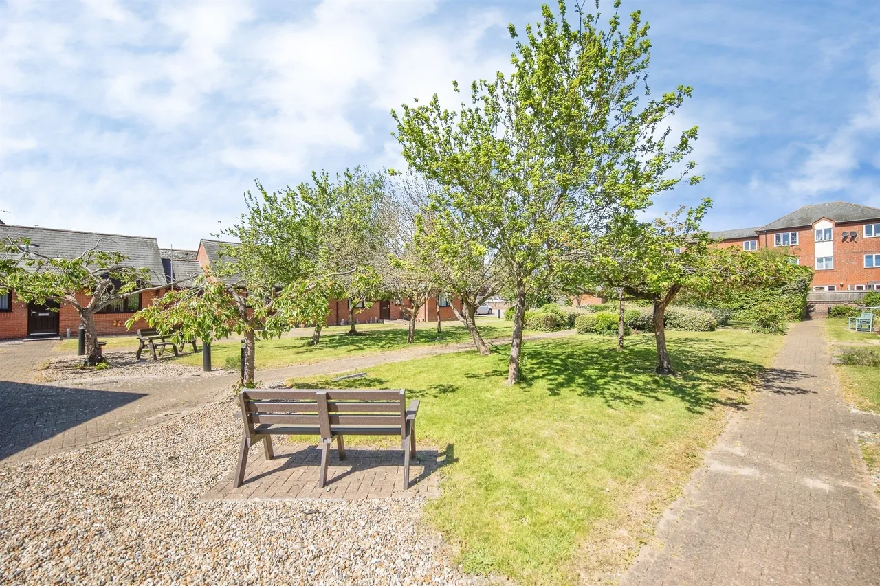 Victoria Gardens, Highwoods, Colchester, photo 11