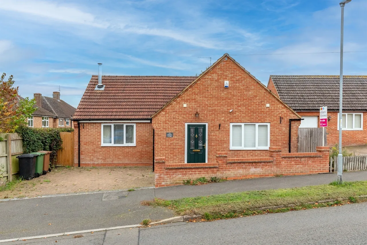 2 bed house for sale — Lea Way, Wellingborough