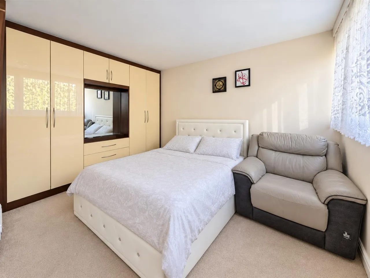 Ferraro Close, Heston, TW5, photo 4
