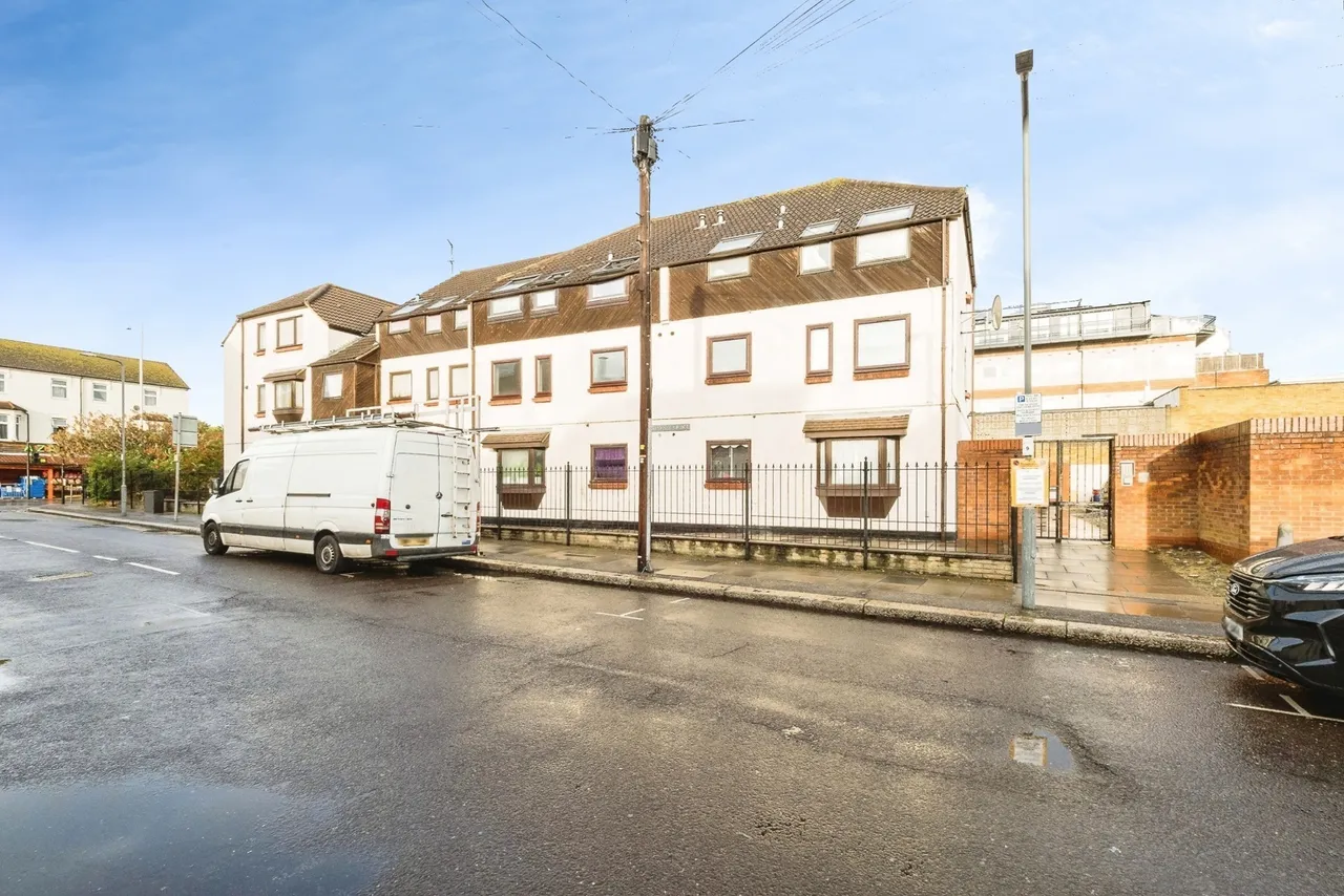 Connaught Road, Ilford, IG1, photo 13