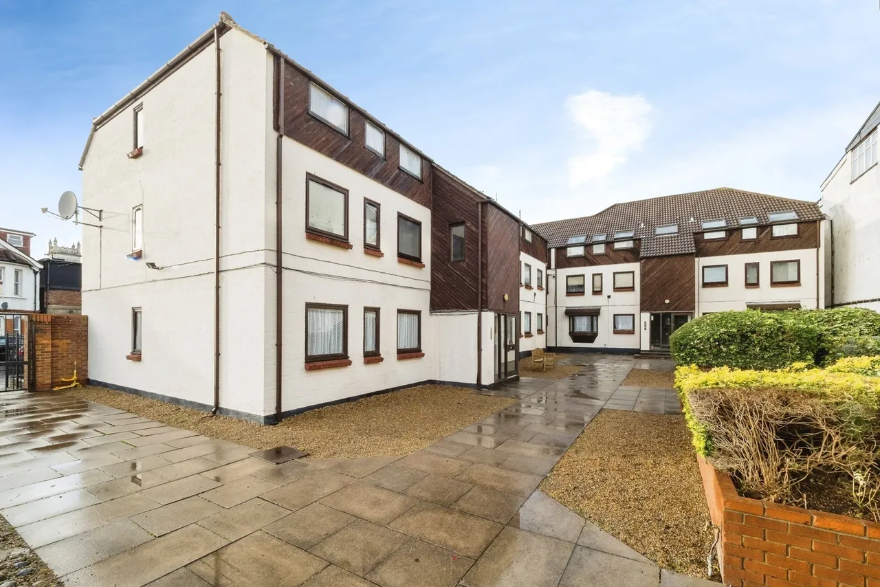 Connaught Road, Ilford, IG1, photo 12
