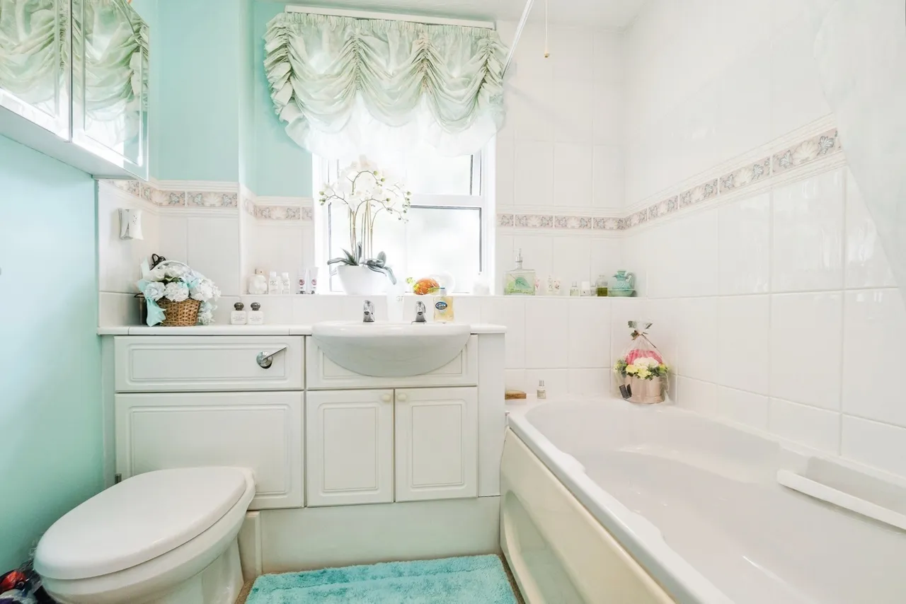Catherine Close, Loughton, Essex, IG10, photo 13