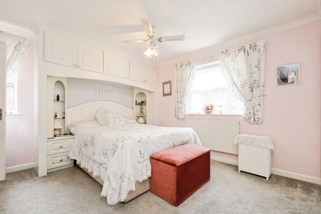 Catherine Close, Loughton, Essex, IG10, photo 11
