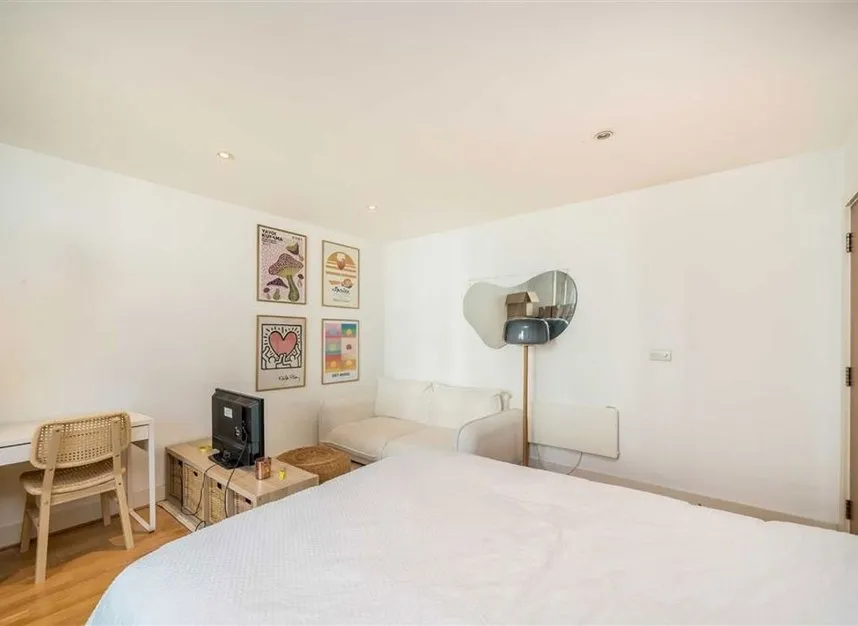 Times Square, Aldgate East, E1, photo 5
