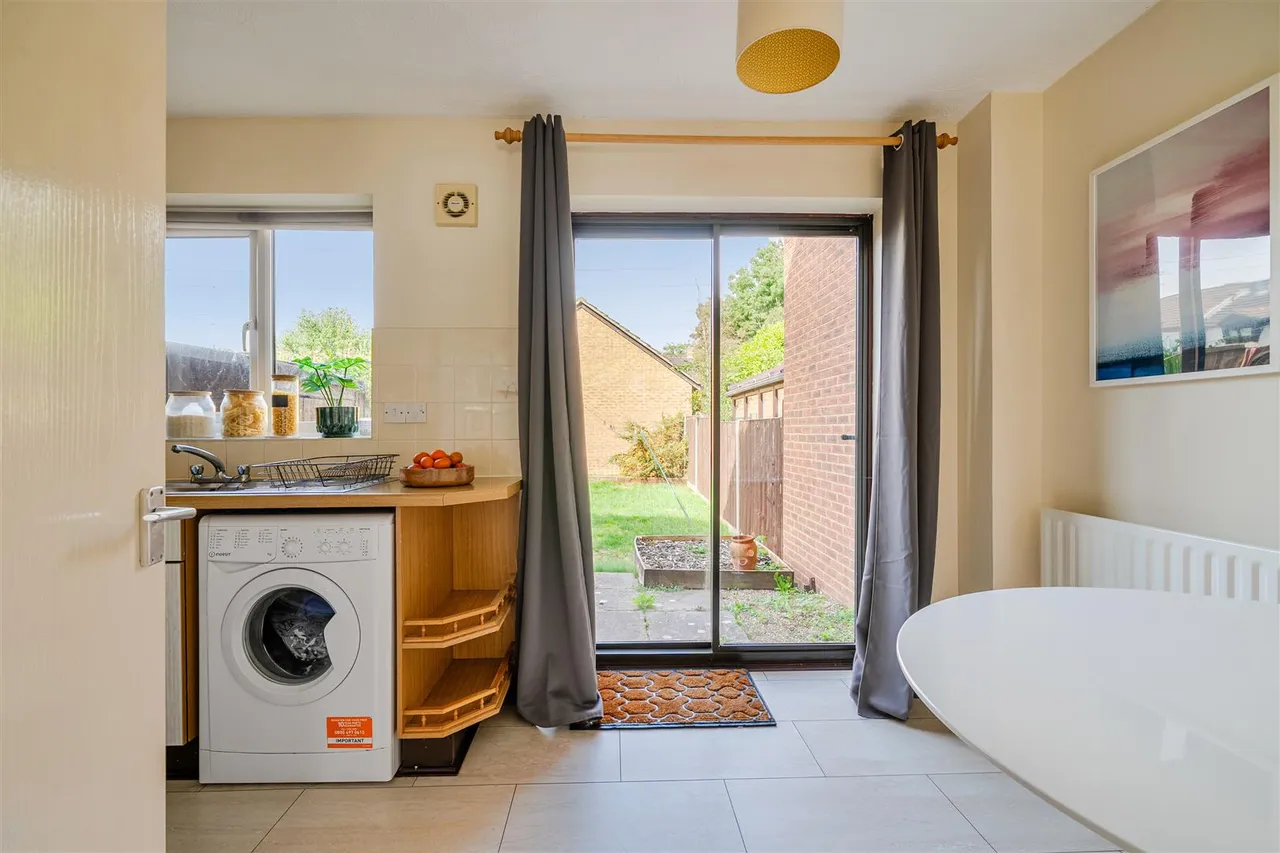 Blackberry Close, Chippenham, SN14, photo 4