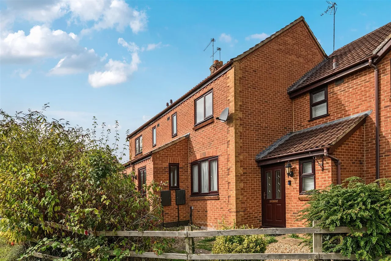 2 bed house for sale, Blackberry Close, Chippenham, SN14