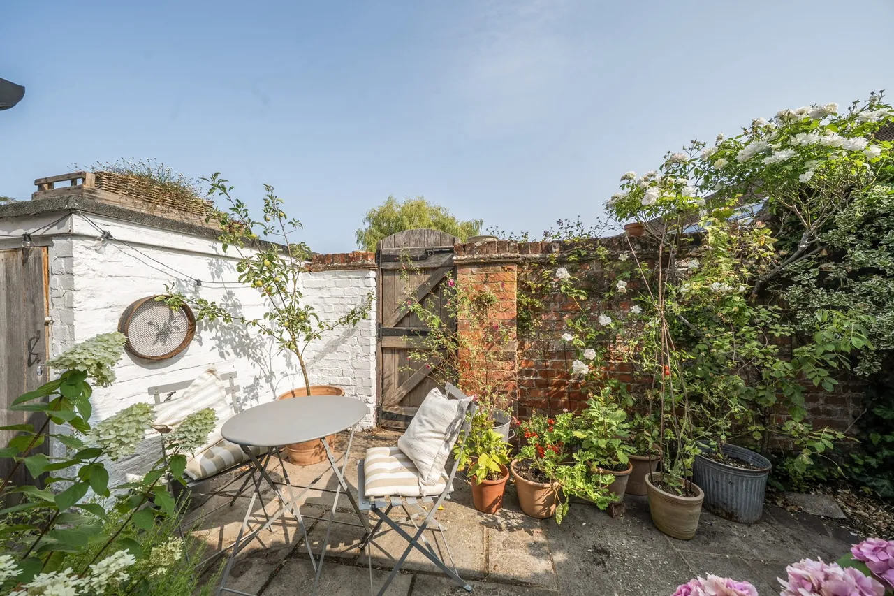 Little Haven The Bury, Odiham, Hook, RG29 1LY, photo 21