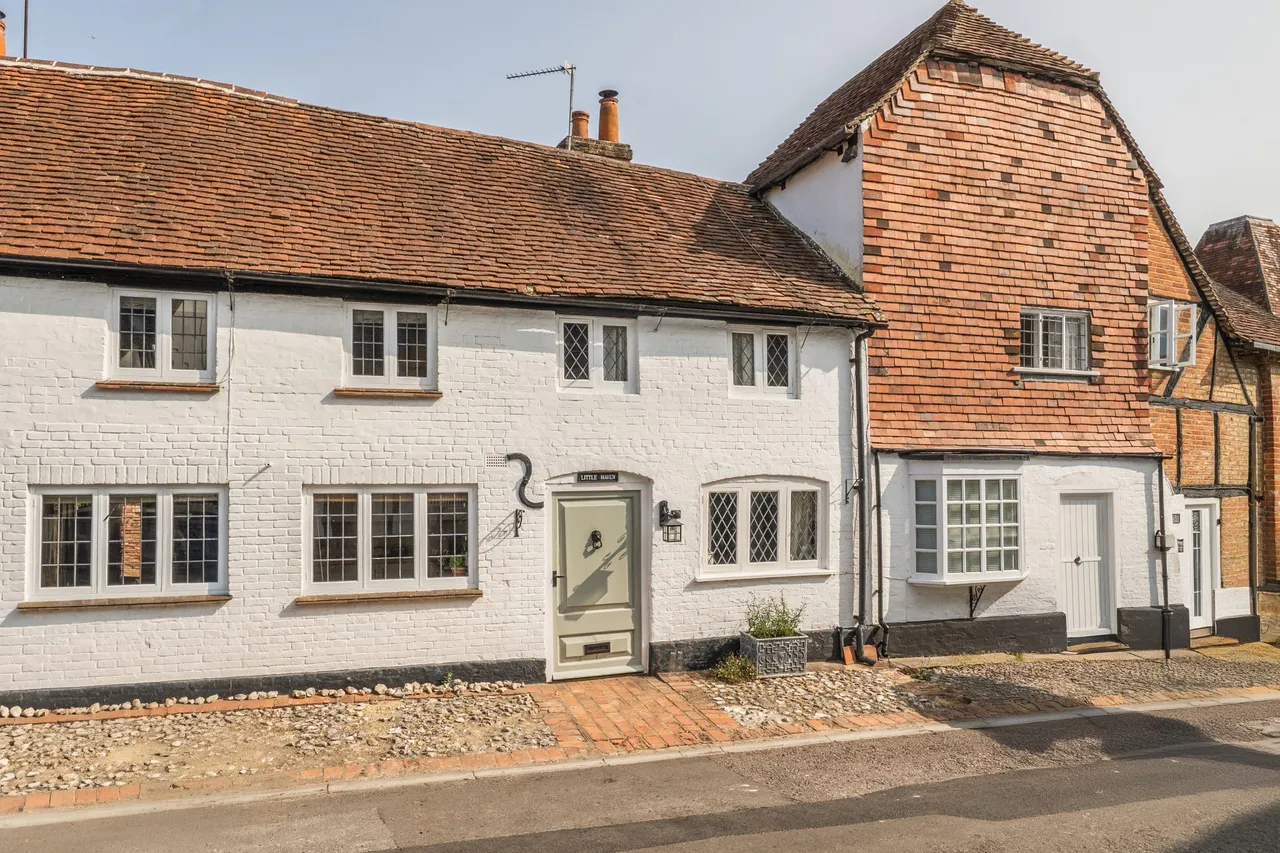 2 bed house for sale — Little Haven The Bury, Odiham, Hook, RG29 1LY