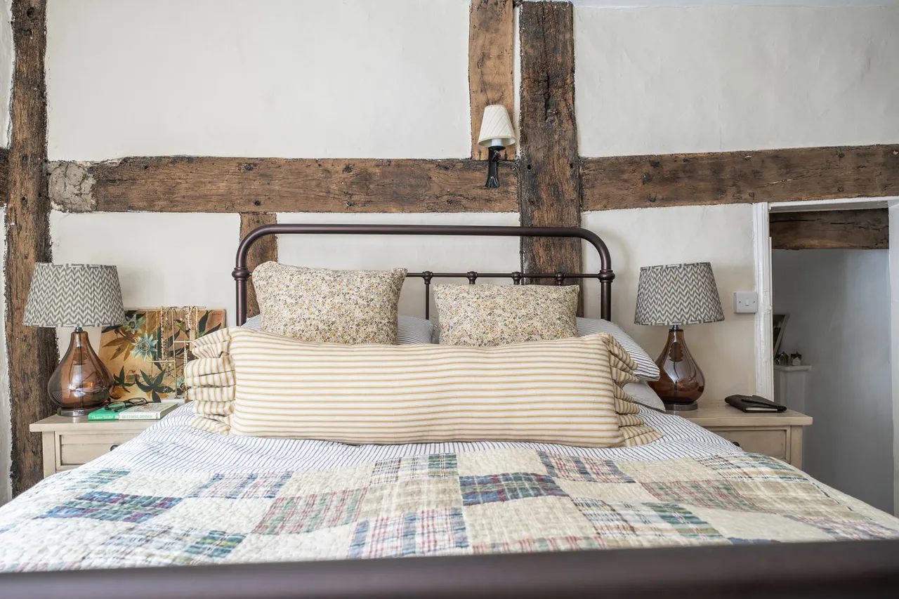 Little Haven The Bury, Odiham, Hook, RG29 1LY, photo 14